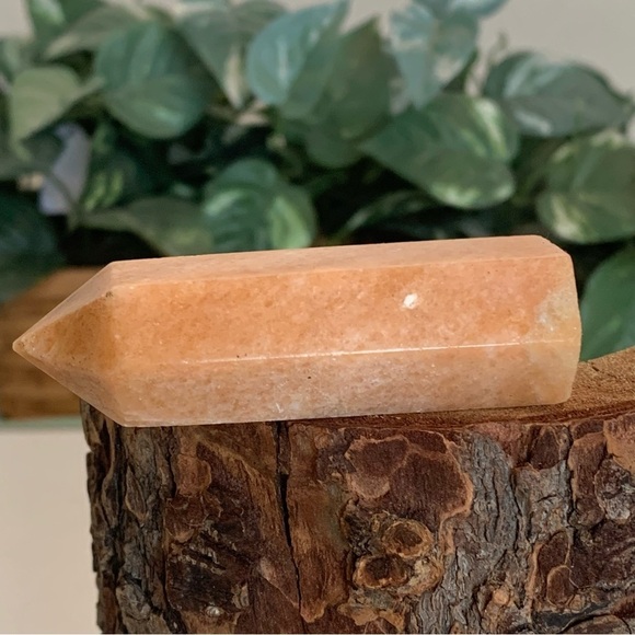 Peach Aventurine Crystal Carved Tower Point Wand Orange Chakra Stone Rock 3" 72g - Picture 6 of 9